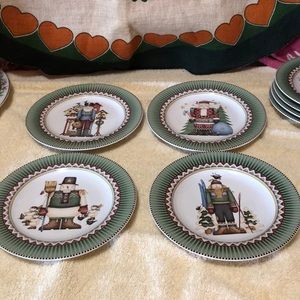 Set of 4 2001 Sakura Nutcrackers 8" Salad Plates Christmas by Debbie Mum…